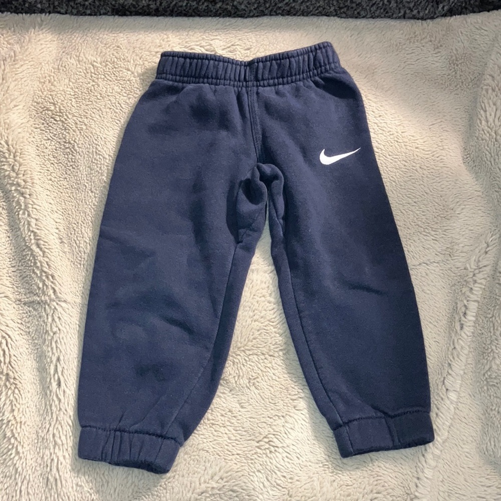 🔹4 for $30 Nike Fleece Sweatpants, 2T